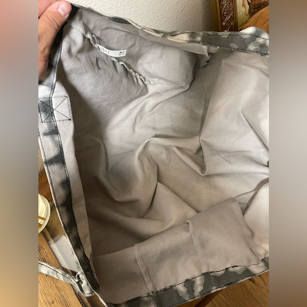 ALO Yoga Gray Tie-Dye Tote with Multicolor Paint Splatter used Preowned - Picture 4 of 8